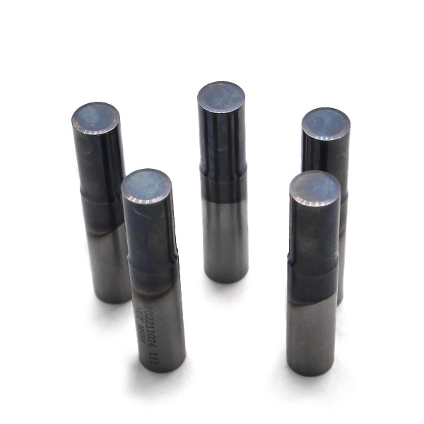 Pin de poinçonnage en carbure de tungstène revêtu de titane pour une durée de vie prolongée Idéal pour les industries d'estampage par extrusion à froid à tête froide Offrant une résistance à l'usure élevée et une ténacité supérieure