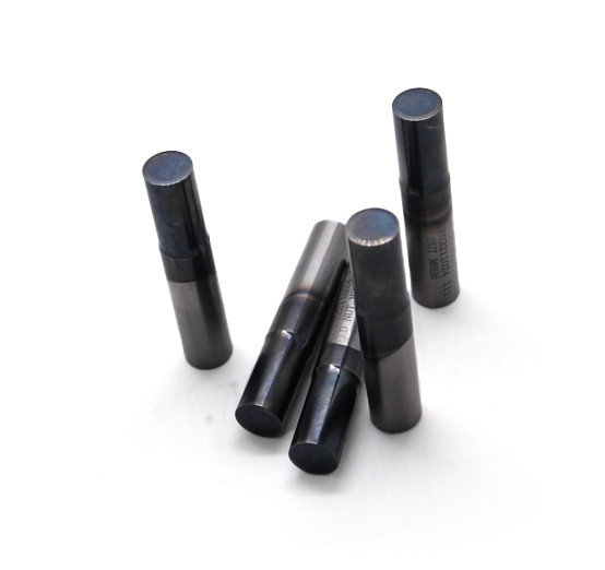 Pin de poinçonnage en carbure de tungstène revêtu de titane pour une durée de vie prolongée Idéal pour les industries d'estampage par extrusion à froid à tête froide Offrant une résistance à l'usure élevée et une ténacité supérieure