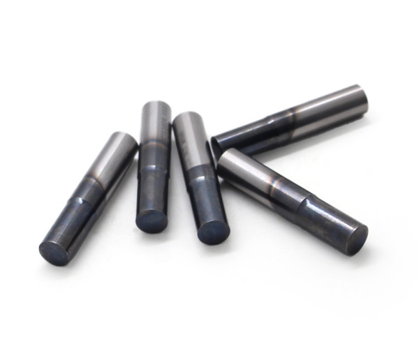Pin de poinçonnage en carbure de tungstène revêtu de titane pour une durée de vie prolongée Idéal pour les industries d'estampage par extrusion à froid à tête froide Offrant une résistance à l'usure élevée et une ténacité supérieure