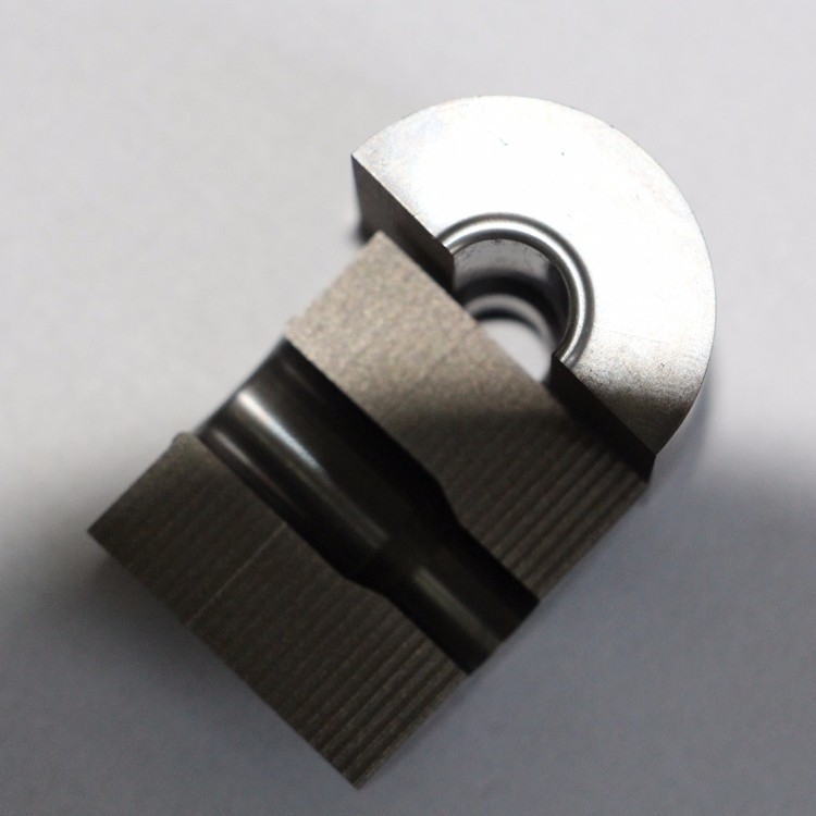 Le carbure de tungstène est coulé à froid Performance de haute précision pour la production de masse Demandes d'applications Fasteners roulements Composants automobiles Longue durée de vie